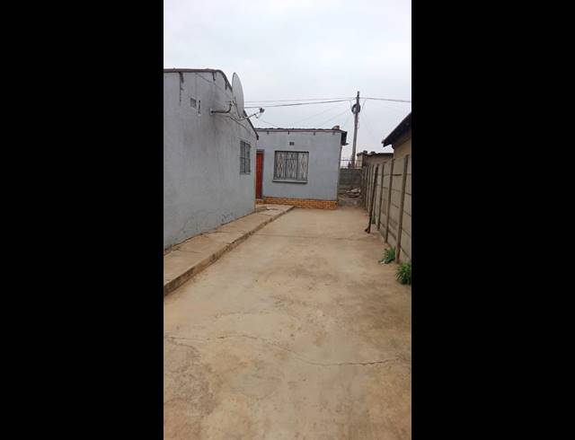 4 BEDROOM HOUSE FOR SALE IN VERGENOEG